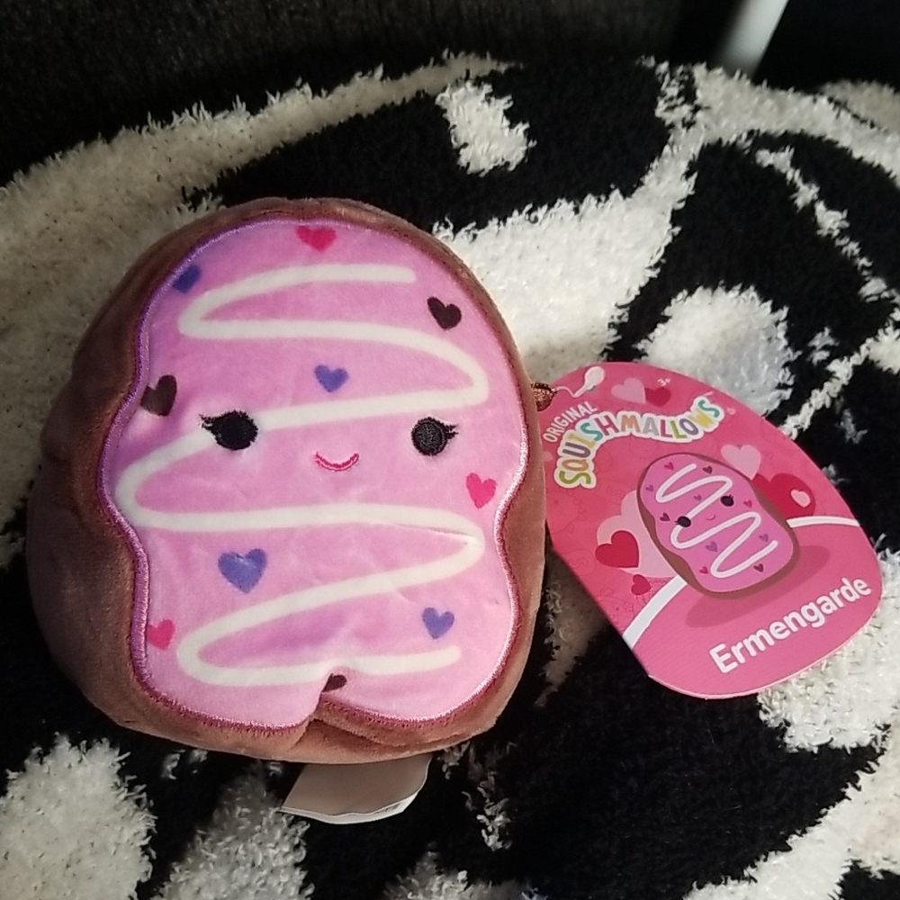 Squishmallows  Ermengarde the Donut Valentines 2025